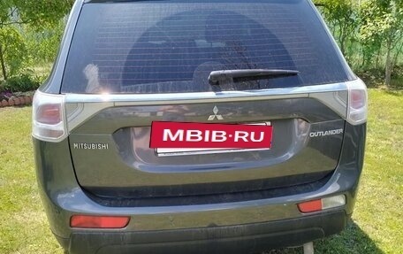 Mitsubishi Outlander III рестайлинг 3, 2013 год, 1 599 000 рублей, 2 фотография