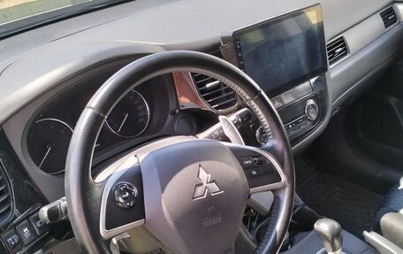 Mitsubishi Outlander III рестайлинг 3, 2013 год, 1 599 000 рублей, 5 фотография