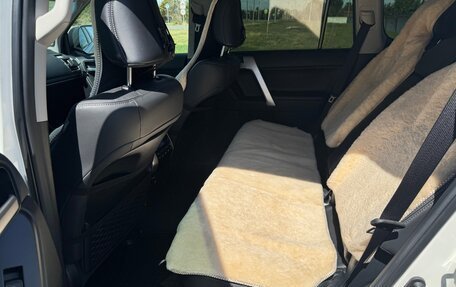 Toyota Land Cruiser Prado 150 рестайлинг 2, 2019 год, 7 000 000 рублей, 18 фотография