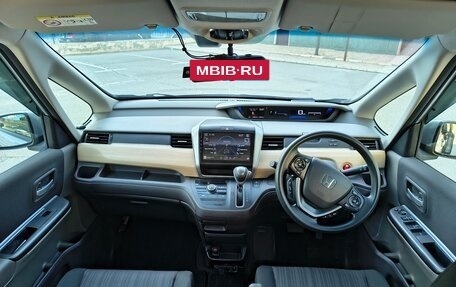 Honda Freed II, 2017 год, 1 495 000 рублей, 8 фотография