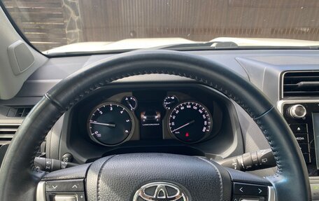 Toyota Land Cruiser Prado 150 рестайлинг 2, 2018 год, 5 900 000 рублей, 11 фотография