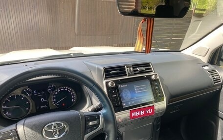 Toyota Land Cruiser Prado 150 рестайлинг 2, 2018 год, 5 900 000 рублей, 12 фотография