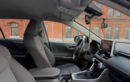 Toyota RAV4, 2021 год, 3 400 000 рублей, 6 фотография