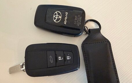 Toyota RAV4, 2021 год, 3 400 000 рублей, 9 фотография