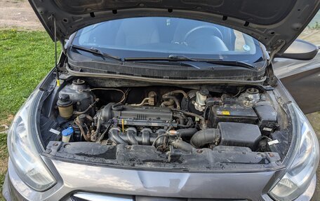 Hyundai Solaris II рестайлинг, 2011 год, 500 000 рублей, 8 фотография