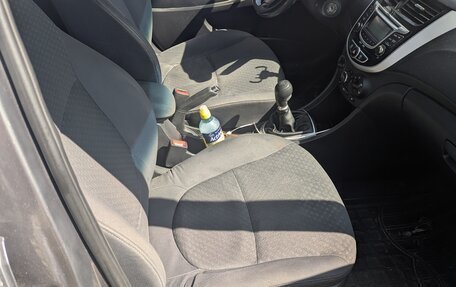 Hyundai Solaris II рестайлинг, 2011 год, 500 000 рублей, 11 фотография