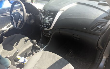 Hyundai Solaris II рестайлинг, 2011 год, 500 000 рублей, 12 фотография
