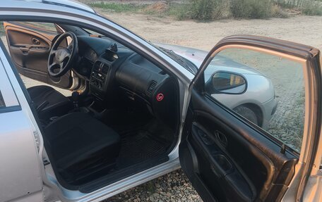 Mitsubishi Carisma I, 2002 год, 240 000 рублей, 19 фотография