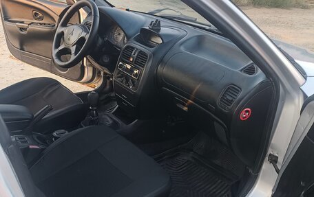 Mitsubishi Carisma I, 2002 год, 240 000 рублей, 20 фотография