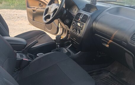 Mitsubishi Carisma I, 2002 год, 240 000 рублей, 21 фотография