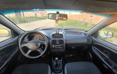 Mitsubishi Carisma I, 2002 год, 240 000 рублей, 28 фотография