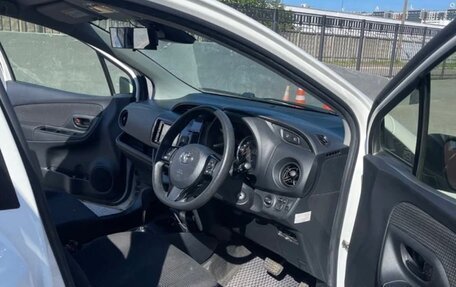 Toyota Vitz, 2018 год, 1 300 000 рублей, 4 фотография