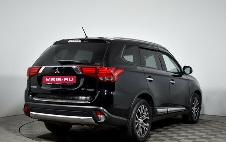 Mitsubishi Outlander III рестайлинг 3, 2016 год, 1 737 960 рублей, 5 фотография