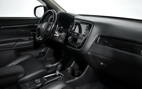 Mitsubishi Outlander III рестайлинг 3, 2016 год, 1 737 960 рублей, 10 фотография