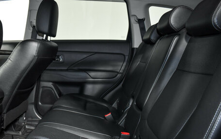 Mitsubishi Outlander III рестайлинг 3, 2016 год, 1 737 960 рублей, 12 фотография