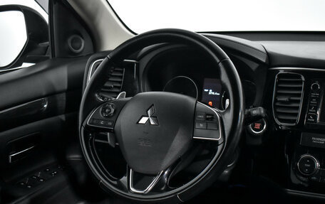 Mitsubishi Outlander III рестайлинг 3, 2016 год, 1 737 960 рублей, 17 фотография