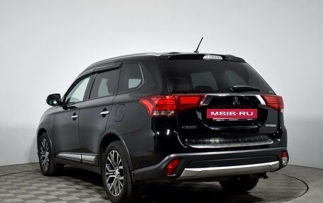 Mitsubishi Outlander III рестайлинг 3, 2016 год, 1 737 960 рублей, 7 фотография