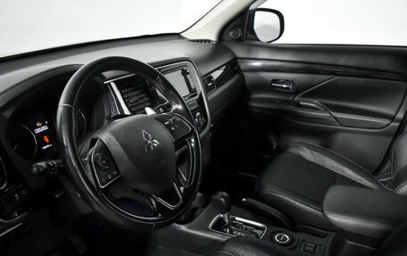 Mitsubishi Outlander III рестайлинг 3, 2016 год, 1 737 960 рублей, 9 фотография