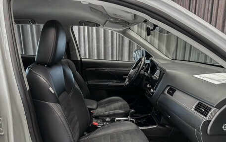 Mitsubishi Outlander III рестайлинг 3, 2021 год, 2 500 000 рублей, 9 фотография
