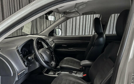 Mitsubishi Outlander III рестайлинг 3, 2021 год, 2 500 000 рублей, 7 фотография