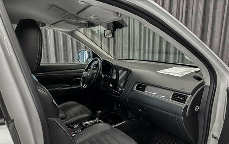 Mitsubishi Outlander III рестайлинг 3, 2021 год, 2 500 000 рублей, 10 фотография