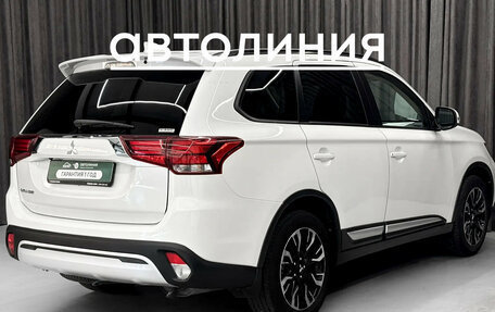 Mitsubishi Outlander III рестайлинг 3, 2021 год, 2 500 000 рублей, 5 фотография