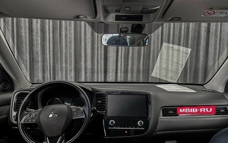 Mitsubishi Outlander III рестайлинг 3, 2021 год, 2 500 000 рублей, 8 фотография