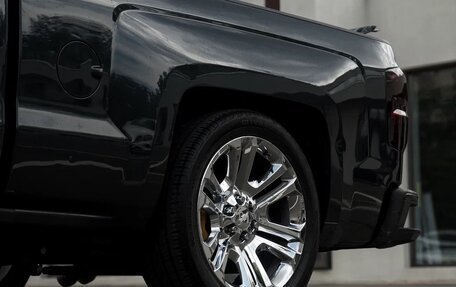 Chevrolet Silverado, 2017 год, 7 700 000 рублей, 25 фотография
