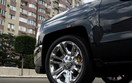 Chevrolet Silverado, 2017 год, 7 700 000 рублей, 24 фотография