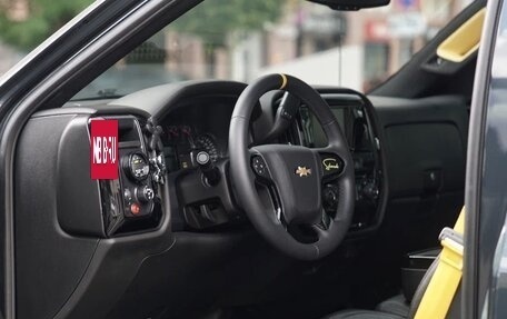 Chevrolet Silverado, 2017 год, 7 700 000 рублей, 27 фотография