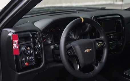 Chevrolet Silverado, 2017 год, 7 700 000 рублей, 26 фотография