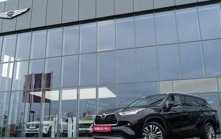 Toyota Highlander, 2025 год, 5 600 000 рублей, 2 фотография