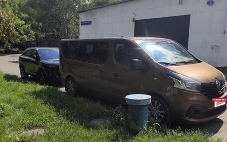 Renault Trafic, 2017 год, 2 600 000 рублей, 2 фотография