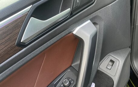 Volkswagen Tiguan II, 2021 год, 2 400 000 рублей, 13 фотография