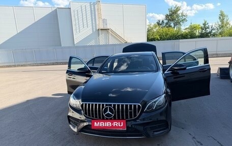 Mercedes-Benz E-Класс, 2019 год, 3 600 000 рублей, 4 фотография