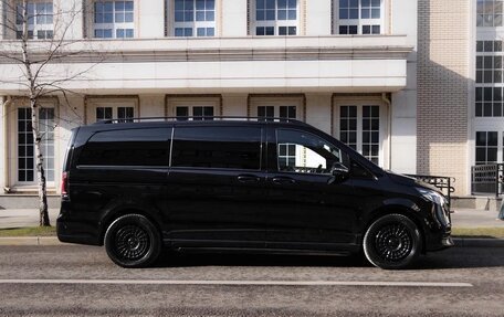 Mercedes-Benz V-Класс, 2024 год, 23 000 000 рублей, 3 фотография