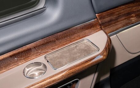 Mercedes-Benz V-Класс, 2024 год, 23 000 000 рублей, 16 фотография