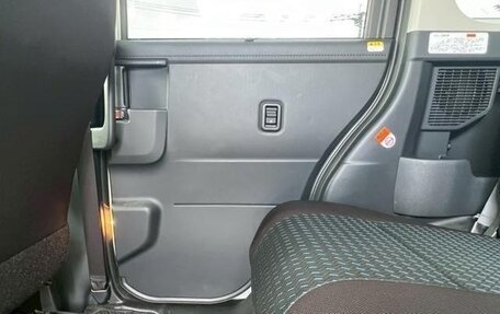 Toyota Roomy I, 2023 год, 920 000 рублей, 25 фотография