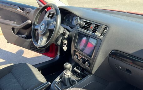 Volkswagen Jetta VI, 2011 год, 890 000 рублей, 8 фотография