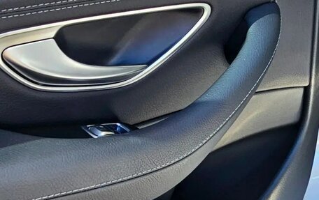Mercedes-Benz E-Класс, 2023 год, 4 600 000 рублей, 17 фотография