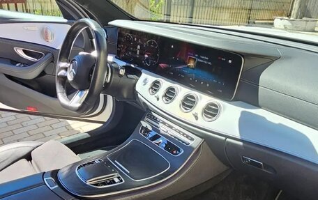 Mercedes-Benz E-Класс, 2023 год, 4 600 000 рублей, 21 фотография
