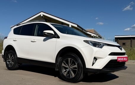 Toyota RAV4, 2018 год, 2 550 000 рублей, 2 фотография