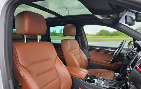 Volkswagen Touareg III, 2013 год, 2 100 000 рублей, 2 фотография