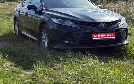 Toyota Camry, 2018 год, 2 200 000 рублей, 1 фотография