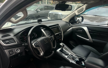 Mitsubishi Pajero Sport III рестайлинг, 2018 год, 2 899 000 рублей, 7 фотография