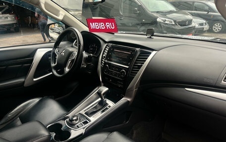 Mitsubishi Pajero Sport III рестайлинг, 2018 год, 2 899 000 рублей, 9 фотография