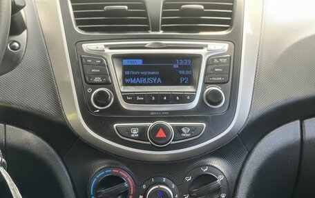 Hyundai Solaris II рестайлинг, 2015 год, 900 000 рублей, 17 фотография