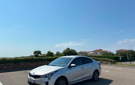KIA Rio IV, 2021 год, 1 680 000 рублей, 2 фотография