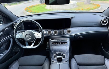 Mercedes-Benz E-Класс, 2019 год, 3 790 000 рублей, 4 фотография