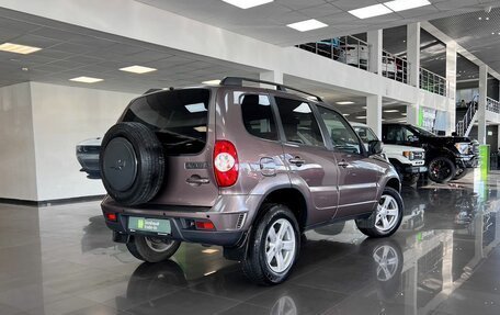 Chevrolet Niva I рестайлинг, 2017 год, 795 000 рублей, 2 фотография